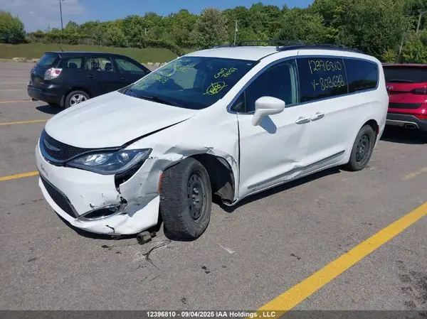 2C4RC1BG9HR803633 2017 CHRYSLER PACIFICA - Image 2