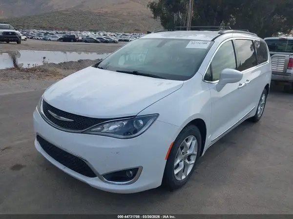 2C4RC1BG9HR810209 2017 CHRYSLER PACIFICA - Image 2