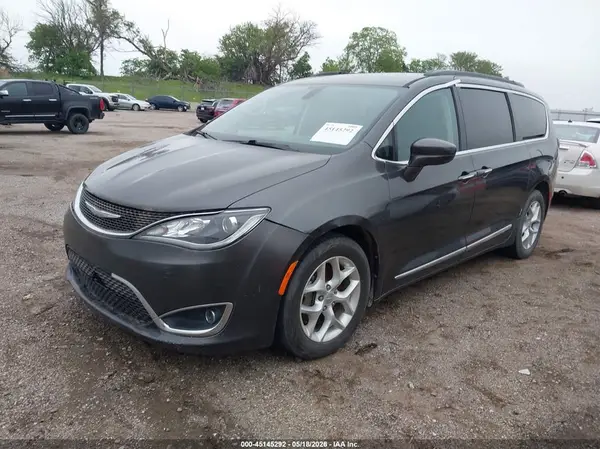 2C4RC1BG9HR810470 2017 CHRYSLER PACIFICA - Image 2