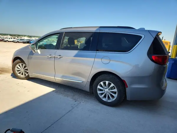 2C4RC1BG9HR815992 2017 CHRYSLER PACIFICA - Image 2
