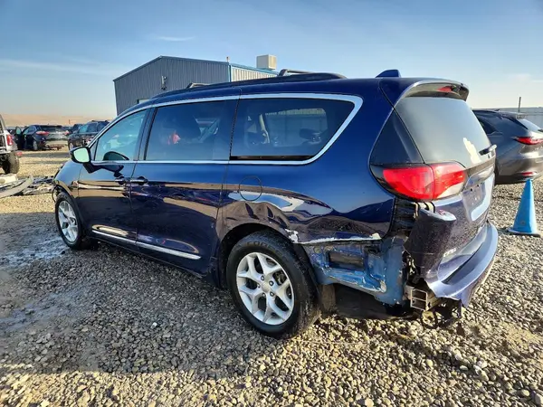 2C4RC1BG9HR820402 2017 CHRYSLER PACIFICA - Image 2