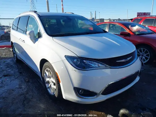 2C4RC1BG9HR831402 2017 CHRYSLER PACIFICA - Image 1