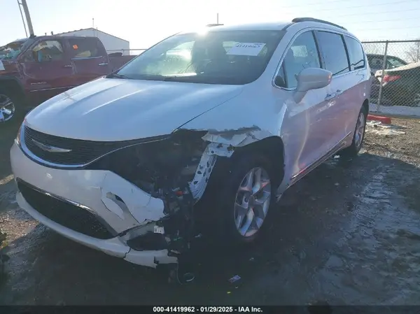 2C4RC1BG9HR831402 2017 CHRYSLER PACIFICA - Image 2