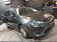 2C4RC1BG9HR831867 2017 CHRYSLER PACIFICA