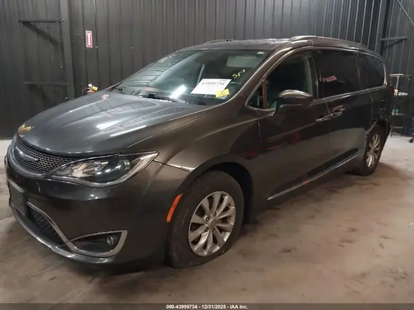 2C4RC1BG9HR831867 2017 CHRYSLER PACIFICA - Image 2