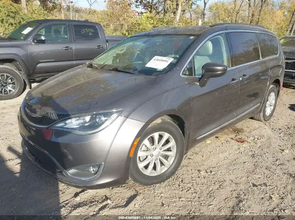 2C4RC1BG9HR836051 2017 CHRYSLER PACIFICA - Image 2