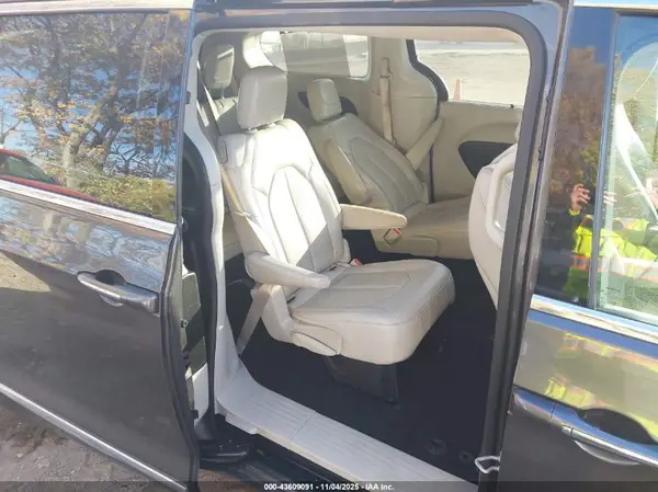 2C4RC1BG9HR836051 2017 CHRYSLER PACIFICA - Image 8