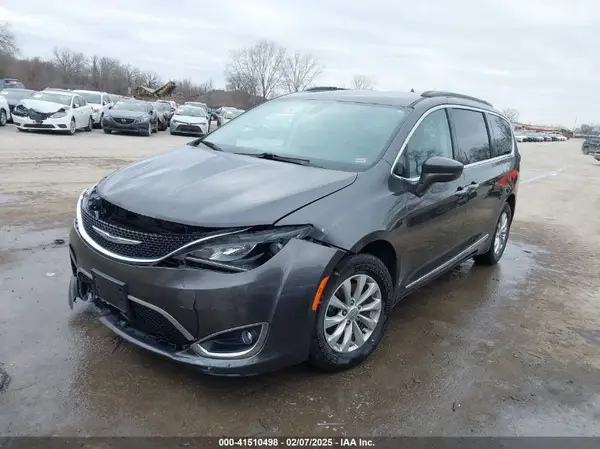 2C4RC1BG9HR837474 2017 CHRYSLER PACIFICA - Image 2