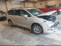 2C4RC1BG9HR839547 2017 CHRYSLER PACIFICA