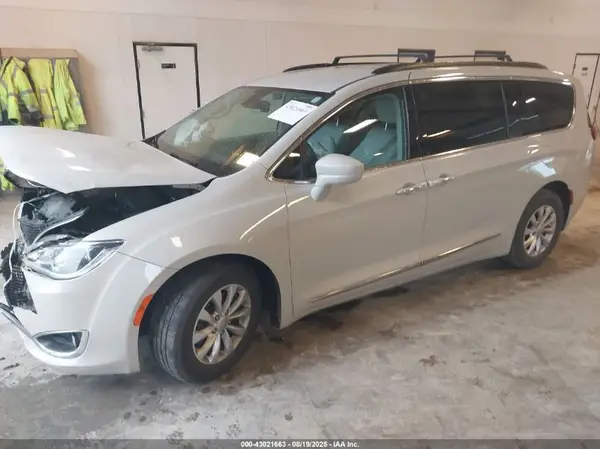 2C4RC1BG9HR839547 2017 CHRYSLER PACIFICA - Image 2