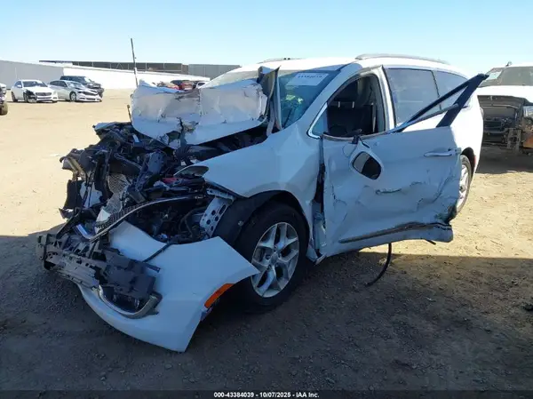 2C4RC1BG9JR102130 2018 CHRYSLER PACIFICA - Image 2