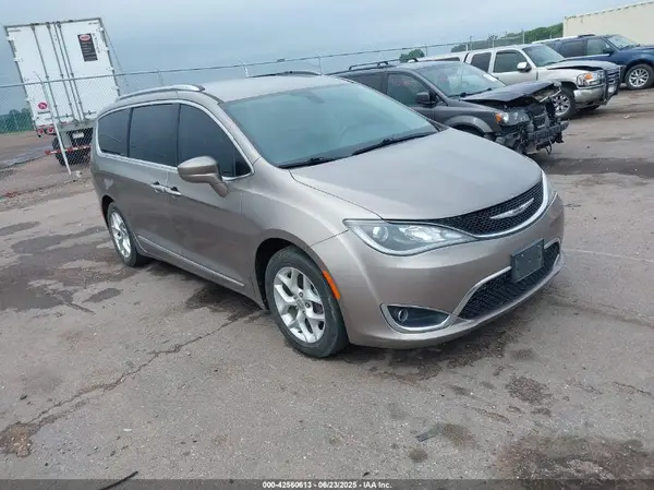 2C4RC1BG9JR102368 2018 CHRYSLER PACIFICA - Image 1