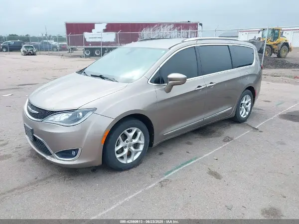 2C4RC1BG9JR102368 2018 CHRYSLER PACIFICA - Image 2