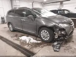 2C4RC1BG9JR105061 2018 CHRYSLER PACIFICA