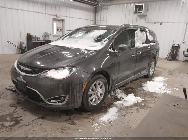 2C4RC1BG9JR105061 2018 CHRYSLER PACIFICA - Image 2
