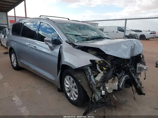 2C4RC1BG9JR110289 2018 CHRYSLER PACIFICA - Image 1
