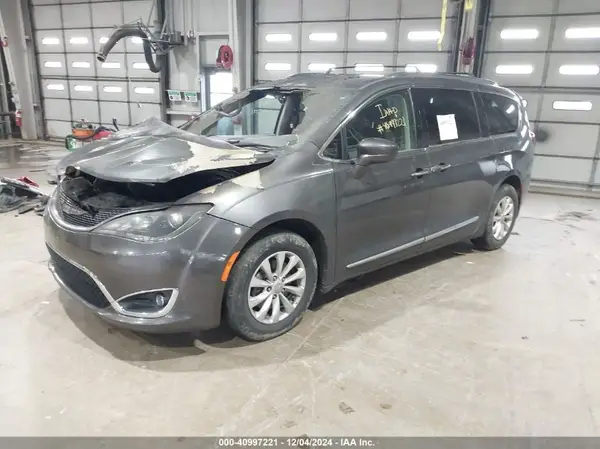 2C4RC1BG9JR110700 2018 CHRYSLER PACIFICA - Image 2