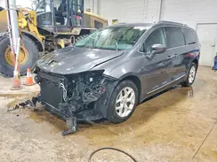 2C4RC1BG9JR111829 2018 CHRYSLER PACIFICA