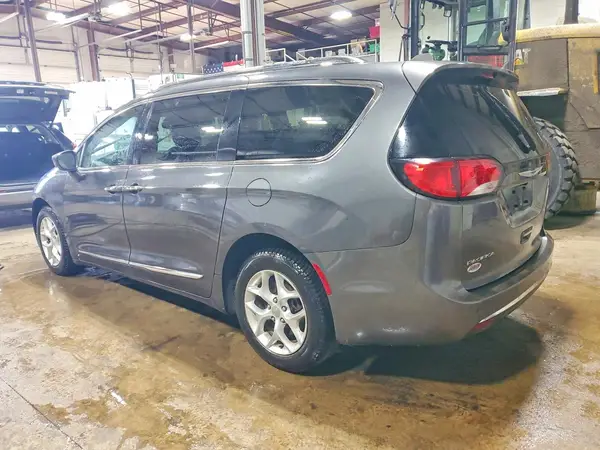 2C4RC1BG9JR111829 2018 CHRYSLER PACIFICA - Image 2