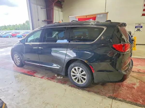 2C4RC1BG9JR114424 2018 CHRYSLER PACIFICA - Image 2