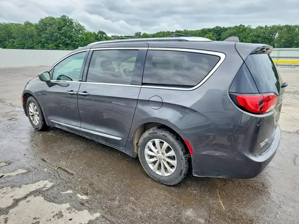 2C4RC1BG9JR119901 2018 CHRYSLER PACIFICA - Image 2