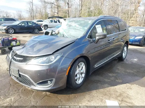 2C4RC1BG9JR127268 2018 CHRYSLER PACIFICA - Image 2