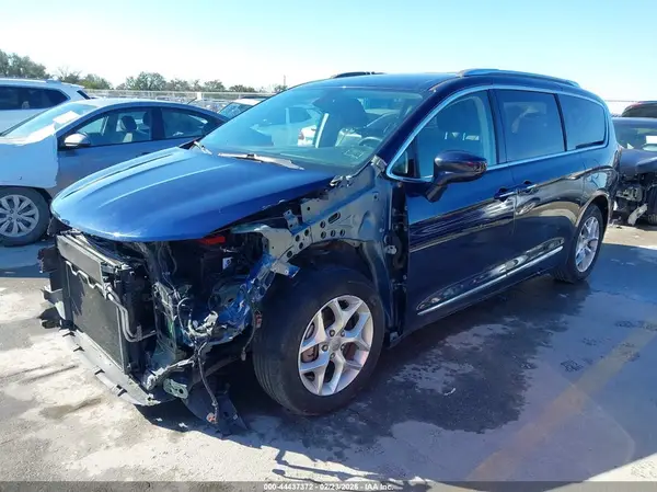 2C4RC1BG9JR128551 2018 CHRYSLER PACIFICA - Image 2