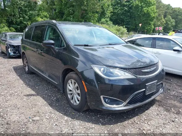 2C4RC1BG9JR132048 2018 CHRYSLER PACIFICA - Image 1