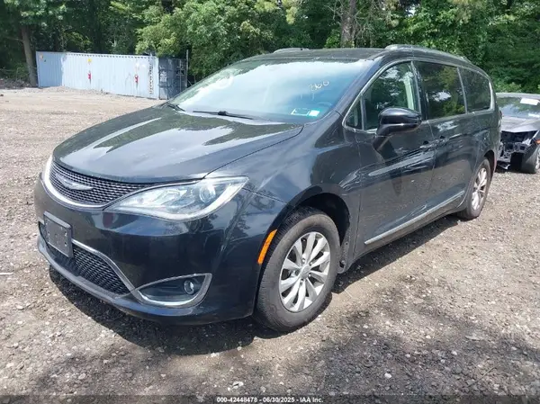 2C4RC1BG9JR132048 2018 CHRYSLER PACIFICA - Image 2