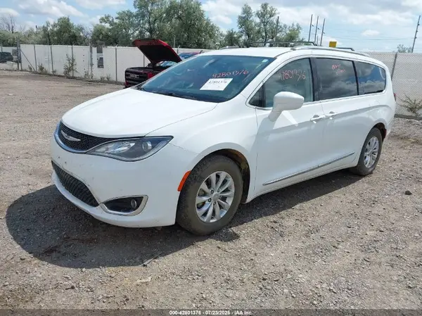 2C4RC1BG9JR141879 2018 CHRYSLER PACIFICA - Image 2