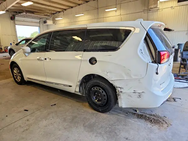 2C4RC1BG9JR143910 2018 CHRYSLER PACIFICA - Image 2