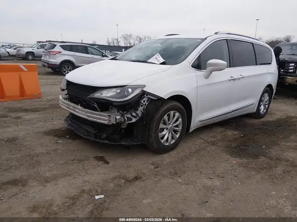2C4RC1BG9JR144023 2018 CHRYSLER PACIFICA - Image 2