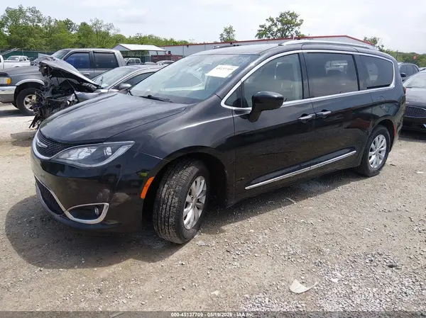2C4RC1BG9JR170945 2018 CHRYSLER PACIFICA - Image 2