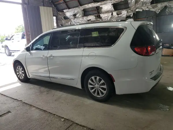 2C4RC1BG9JR186157 2018 CHRYSLER PACIFICA - Image 2