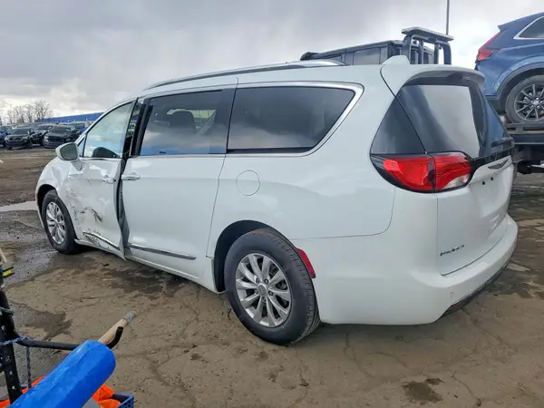 2C4RC1BG9JR193710 2018 CHRYSLER PACIFICA - Image 2