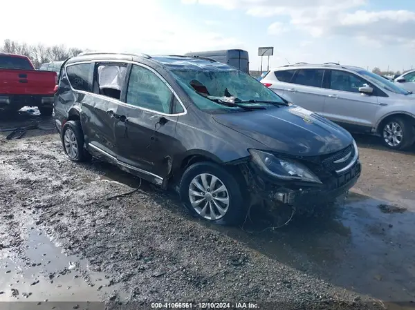 2C4RC1BG9JR211123 2018 CHRYSLER PACIFICA - Image 1