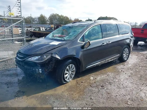 2C4RC1BG9JR211123 2018 CHRYSLER PACIFICA - Image 2