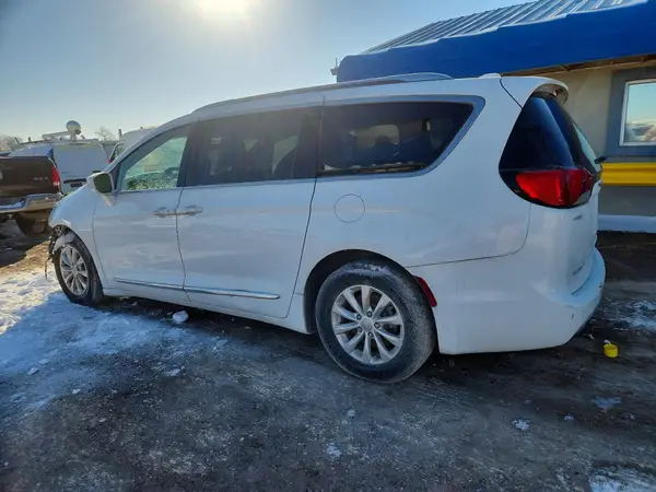 2C4RC1BG9JR214099 2018 CHRYSLER PACIFICA - Image 2