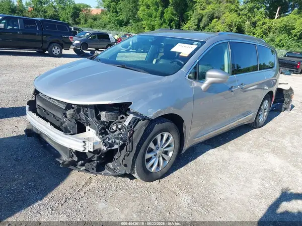 2C4RC1BG9JR214121 2018 CHRYSLER PACIFICA - Image 2