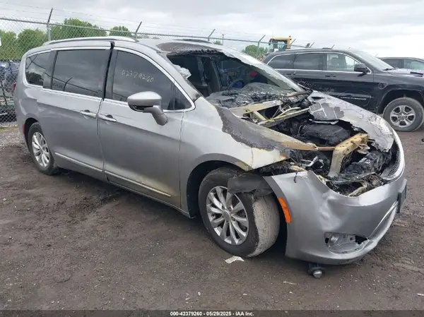 2C4RC1BG9JR217309 2018 CHRYSLER PACIFICA - Image 1