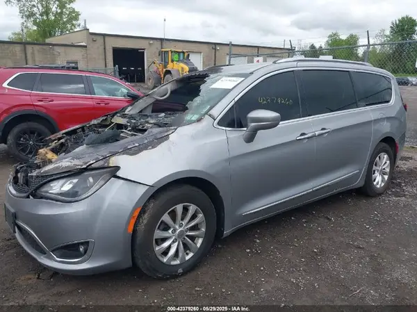 2C4RC1BG9JR217309 2018 CHRYSLER PACIFICA - Image 2
