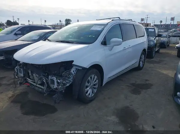 2C4RC1BG9JR217603 2018 CHRYSLER PACIFICA - Image 2