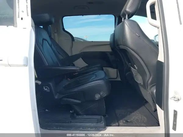 2C4RC1BG9JR217603 2018 CHRYSLER PACIFICA - Image 8