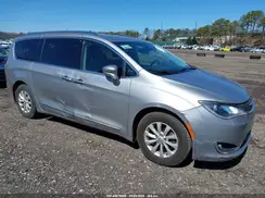 2C4RC1BG9JR217732 2018 CHRYSLER PACIFICA