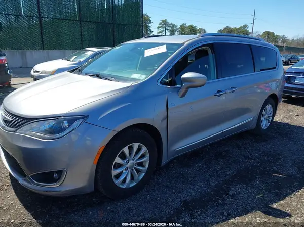 2C4RC1BG9JR217732 2018 CHRYSLER PACIFICA - Image 2