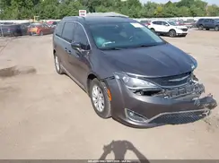 2C4RC1BG9JR233607 2018 CHRYSLER PACIFICA