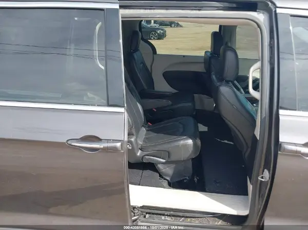 2C4RC1BG9JR233607 2018 CHRYSLER PACIFICA - Image 8