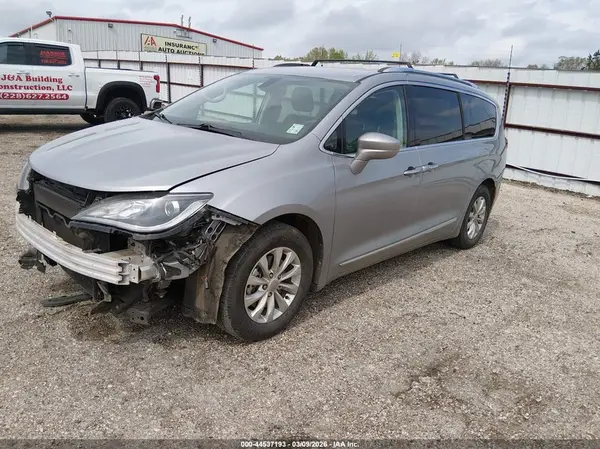 2C4RC1BG9JR246163 2018 CHRYSLER PACIFICA - Image 2