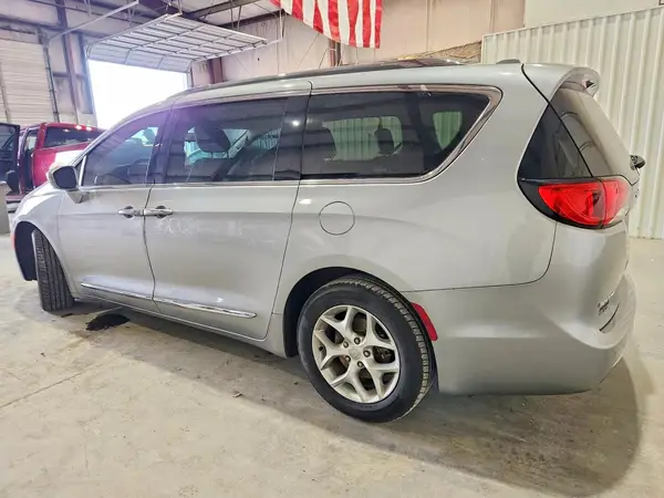 2C4RC1BG9JR247698 2018 CHRYSLER PACIFICA - Image 2