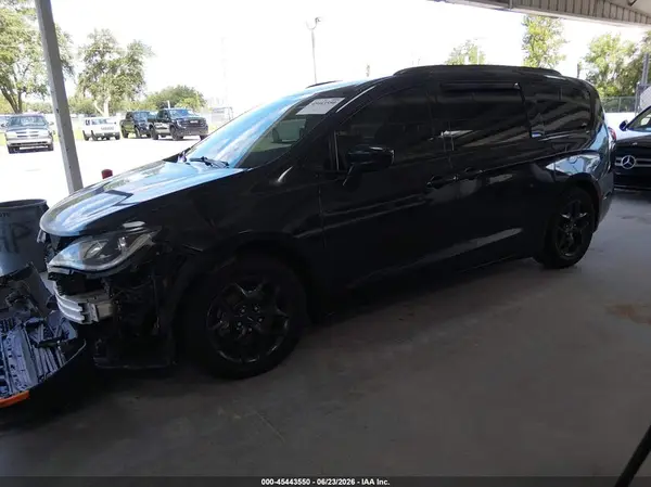 2C4RC1BG9JR247958 2018 CHRYSLER PACIFICA - Image 2